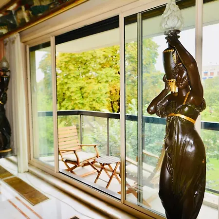 Arc De Triomphe - Foch Palace