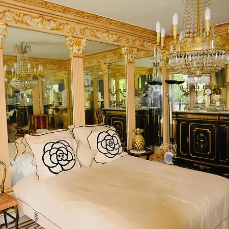 Arc De Triomphe - Foch Palace *