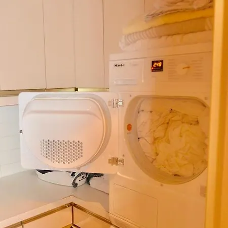 Arc De Triomphe - Foch Palace *