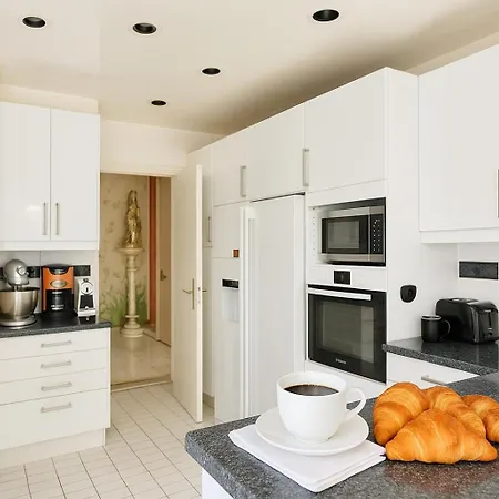 Arc De Triomphe - Foch Palace