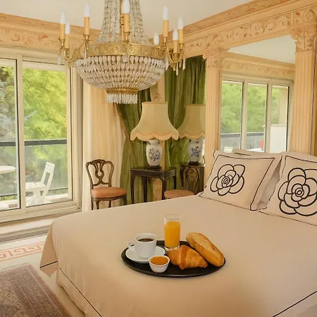 Arc De Triomphe - Foch Palace *