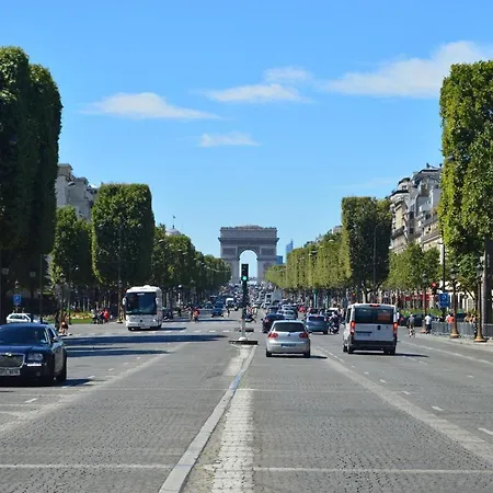 Arc De Triomphe - Foch Palace *