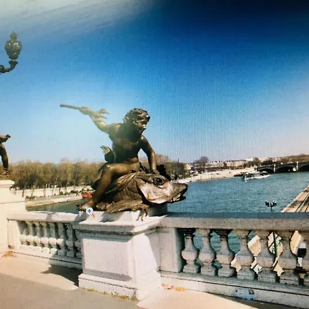 Arc De Triomphe - Foch Palace *